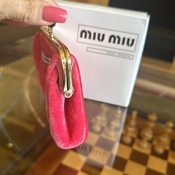 NIB MIU MIU PINKISH KISSLOCK COIN PURSE 4.5 X 4.5 VELVETY FEEL - Picture 8 of 10